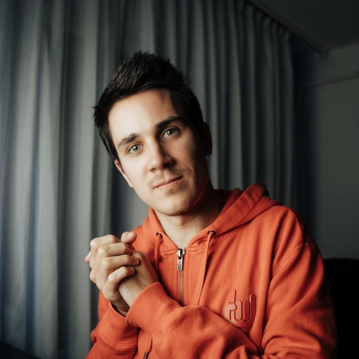 Portrait of Alex Carter, community mentor and Italian cuisine specialist